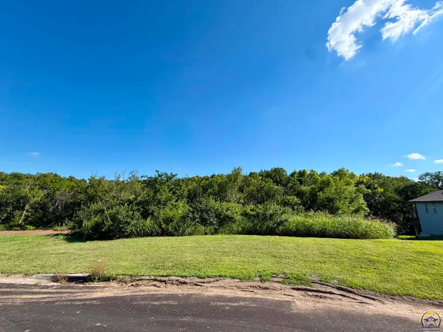 3301 SE 23rd St, Topeka, KS 66605 - #2