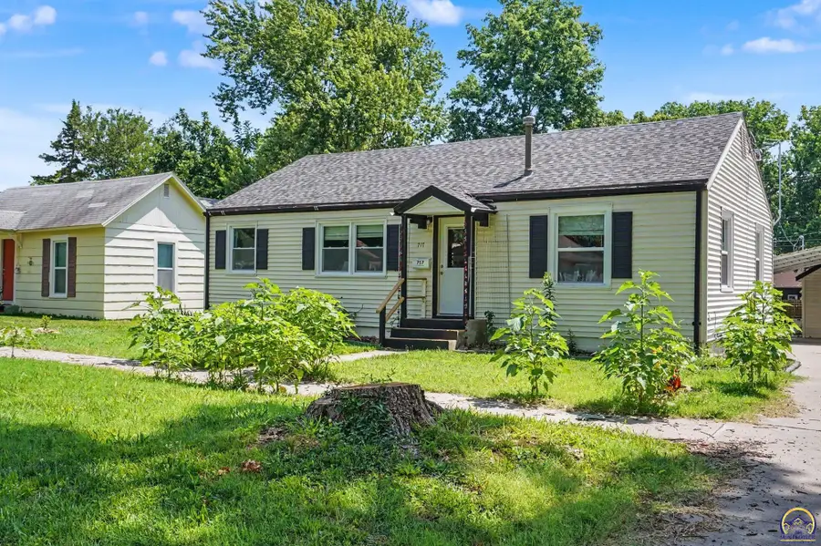 717 N Sycamore St, Ottawa, KS 66067 - #3