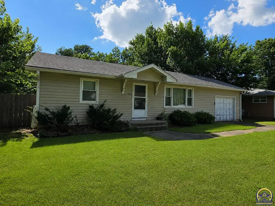 909 Elm St, Emporia, KS 66801 - #2