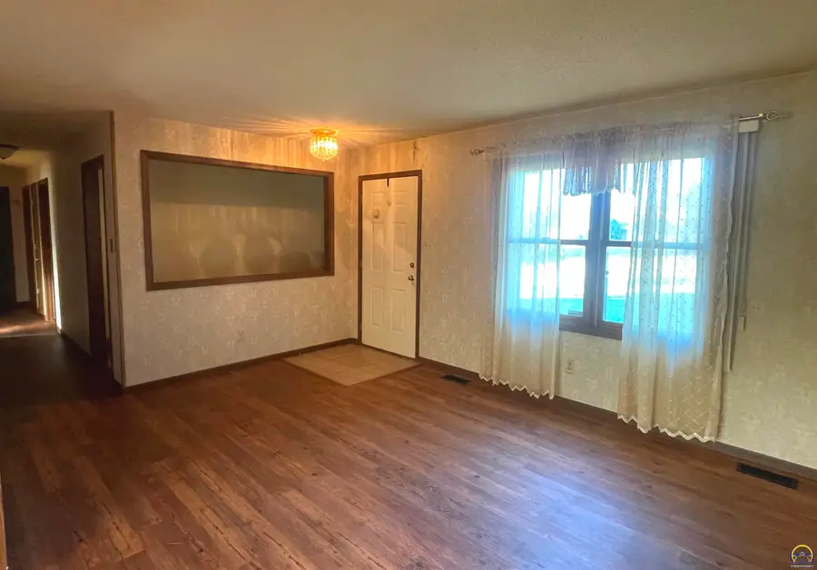 4117 SE Colorado Ave, Topeka, KS 66609 - #2