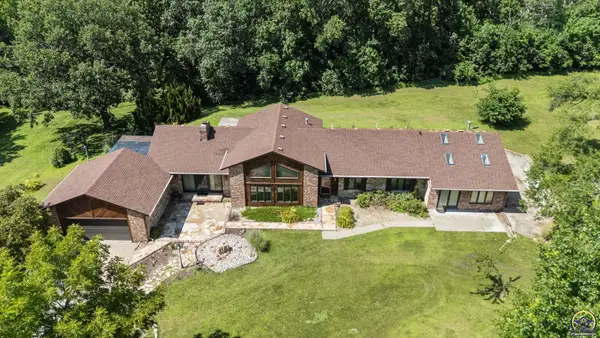 3840 NE Kimbal Rd, Topeka, KS 66617