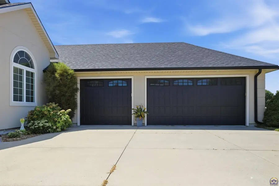 7431 SW Arthurs Rd, Topeka, KS 66610 - #3
