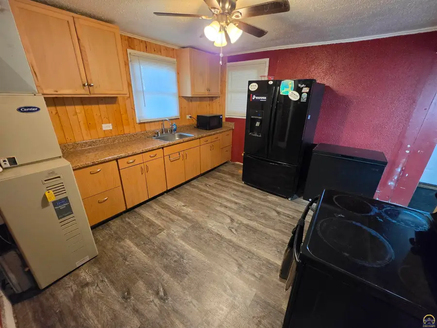 500 S Owen St, Meriden, KS 66512 - #2