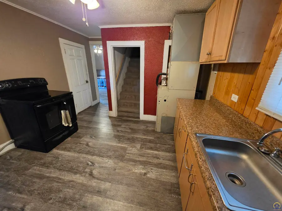 500 S Owen St, Meriden, KS 66512 - #3