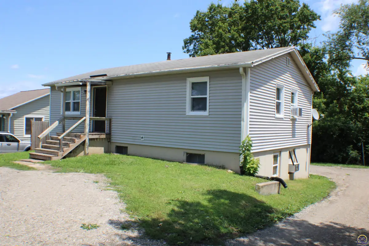 1720 SE Pennsylvania Ave #1720 1/2 Se Pennsylvania, Topeka, KS 66607 - #1