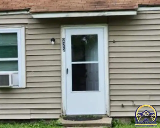 225 SE 35th Ter, Topeka, KS 66605 - #1