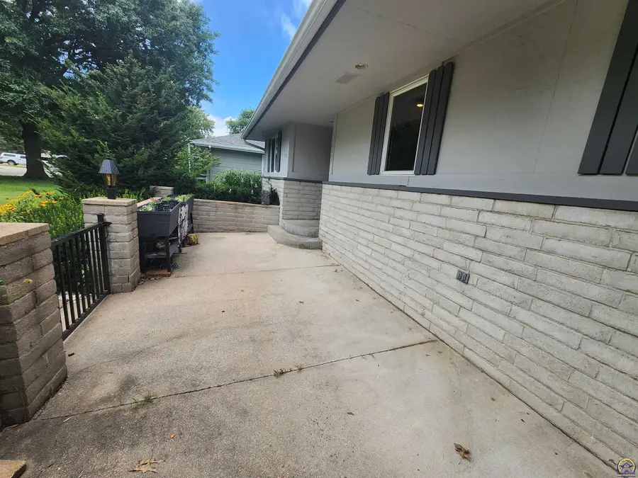 2008 Meadowlark Ln, Emporia, KS 66801 - #3