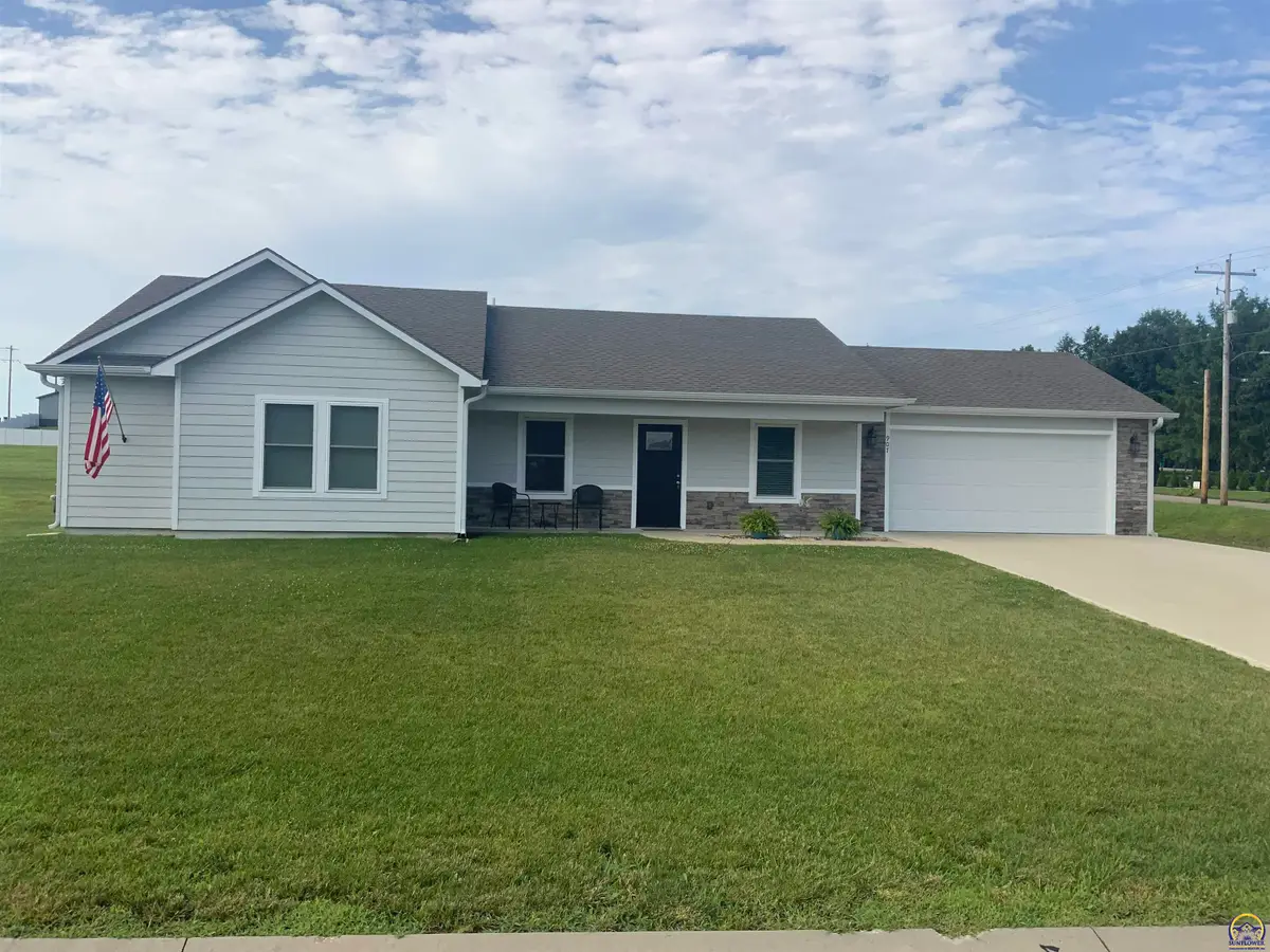 907 16th St, Valley Falls, KS 66088 - #1