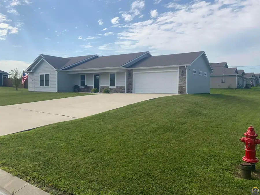 907 16th St, Valley Falls, KS 66088 - #2