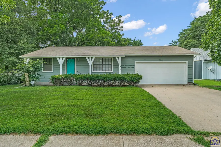 2835 SW Kingsrow Rd, Topeka, KS 66614 - #2