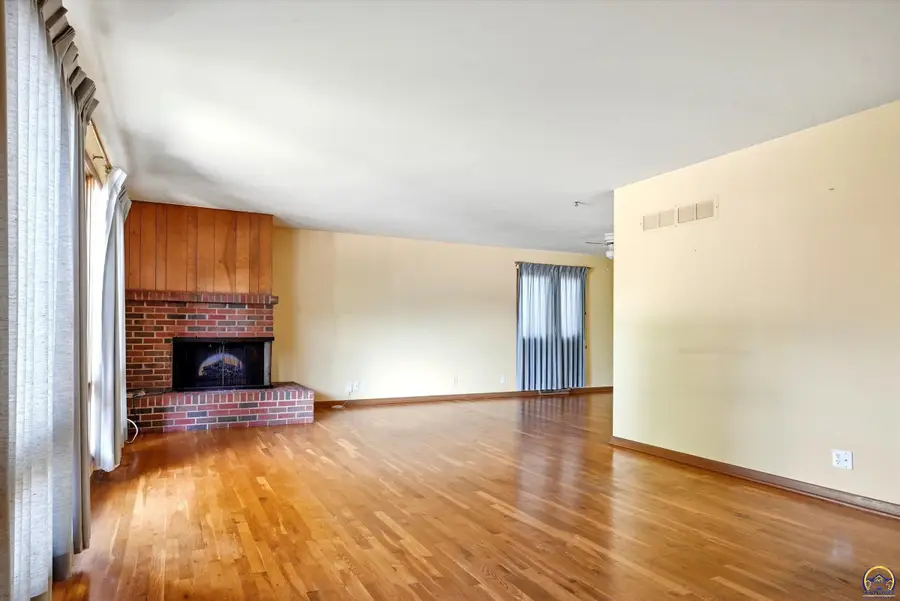 1634 SW Knollwood Dr, Topeka, KS 66611 - #3