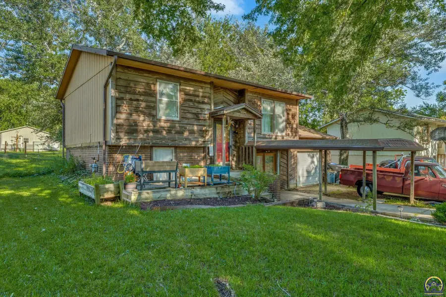 541 N Milton St, Auburn, KS 66402 - #2