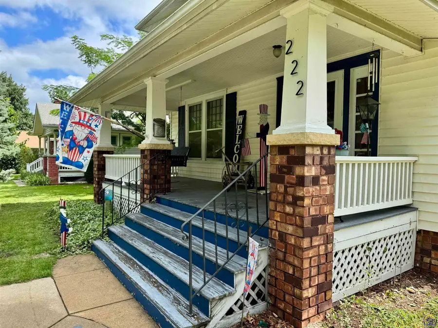 222 SW Kendall Ave, Topeka, KS 66606 - #2
