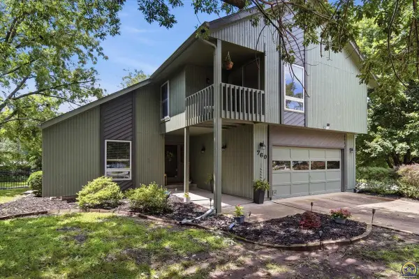 760 SW Prairie Ct, Topeka, KS 66606