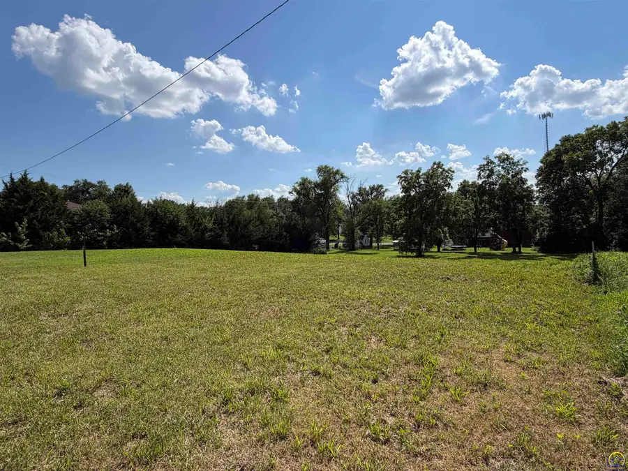 908 Mulberry St, Valley Falls, KS 66088 - #2