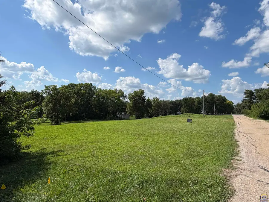 908 Mulberry St, Valley Falls, KS 66088 - #3