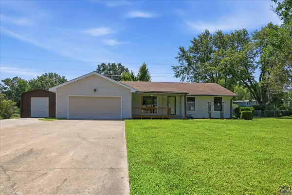 2526 SE Blair Dr, Topeka, KS 66605