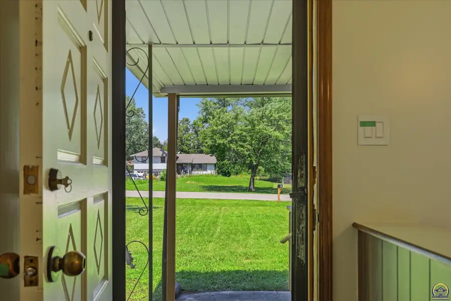 2526 SE Blair Dr, Topeka, KS 66605 - #3