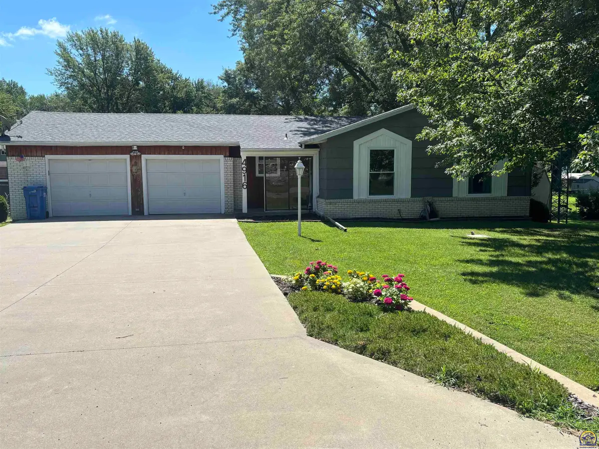 4916 NW Sioux Ln, Topeka, KS 66618 - #1