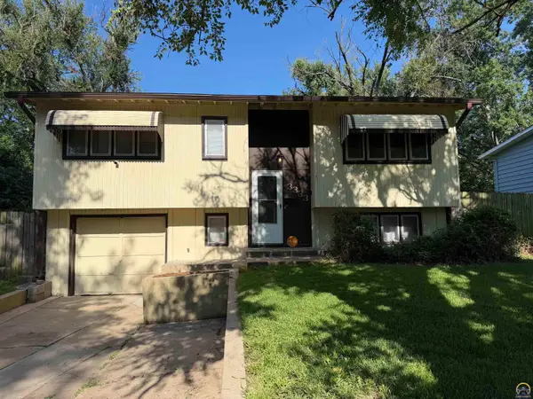 3333 SW Lakeside Dr, Topeka, KS 66614