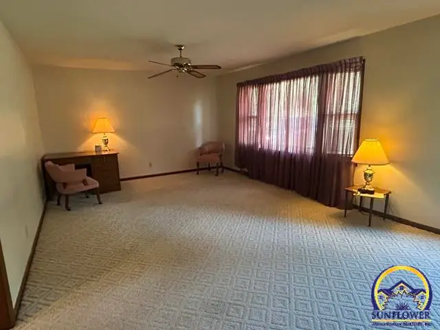 526 E 10th St, Lyndon, KS 66451 - #2