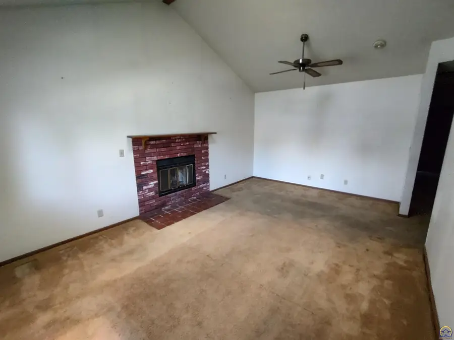 125 Cypress Dr, Emporia, KS 66801 - #2