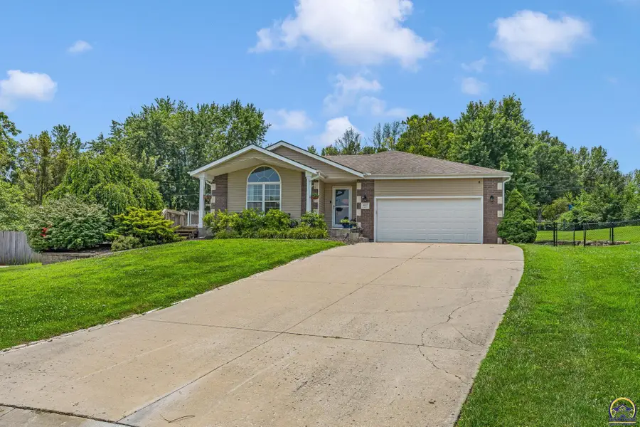 4447 SE Weekley Ct, Tecumseh, KS 66542 - #2