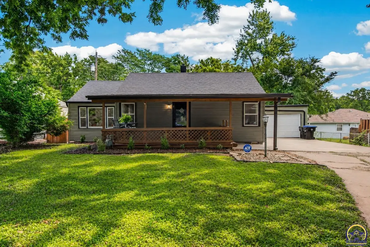614 SW Webster Ave, Topeka, KS 66606 - #1