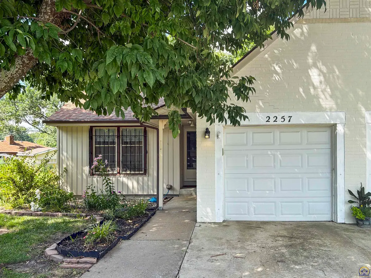 2257 SW Westport Sq, Topeka, KS 66614 - #1