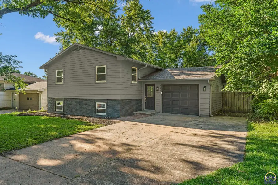 5132 SW 33rd St, Topeka, KS 66614 - #2