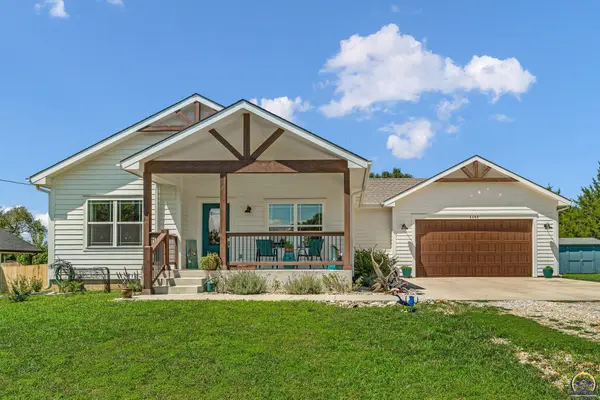 5365 Choctaw Ln, McLouth, KS 66054