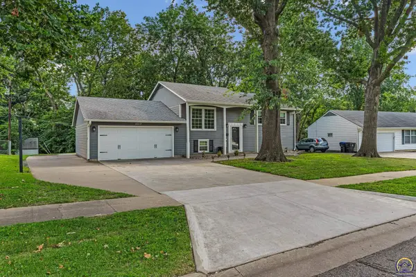 5317 SW 32nd Ter, Topeka, KS 66614