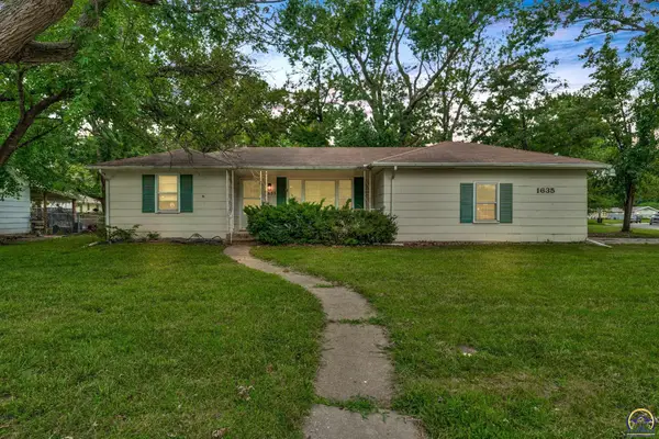 1635 SW Burnett Rd, Topeka, KS 66604