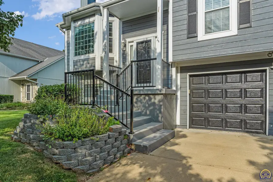1073 N Logan St, Olathe, KS 66061 - #3