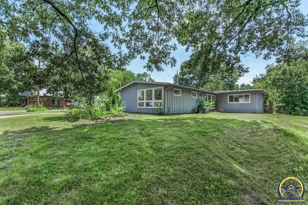 1201 SW Cornwall St, Topeka, KS 66614 - #1