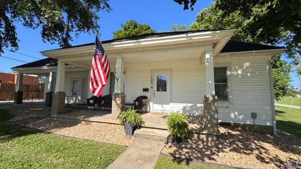 105 N Kirkwood Dr, Highland, KS 66035-4151