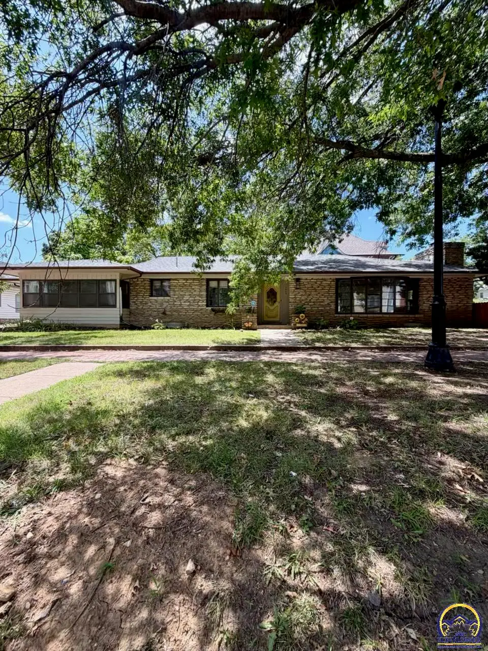 1503 SW Washburn Ave, Topeka, KS 66604 - #1