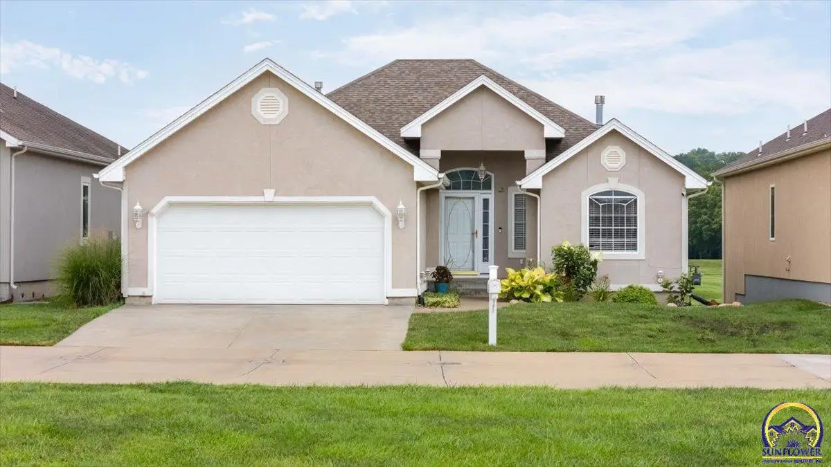 4515 SW Crenshaw Dr, Topeka, KS 66610-1615 - #1