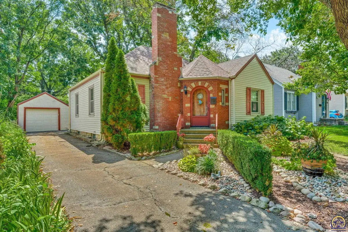 1110 SW Wayne Ave, Topeka, KS 66604 - #1