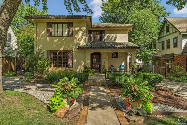 1321 SW Pembroke Ln, Topeka, KS 66604