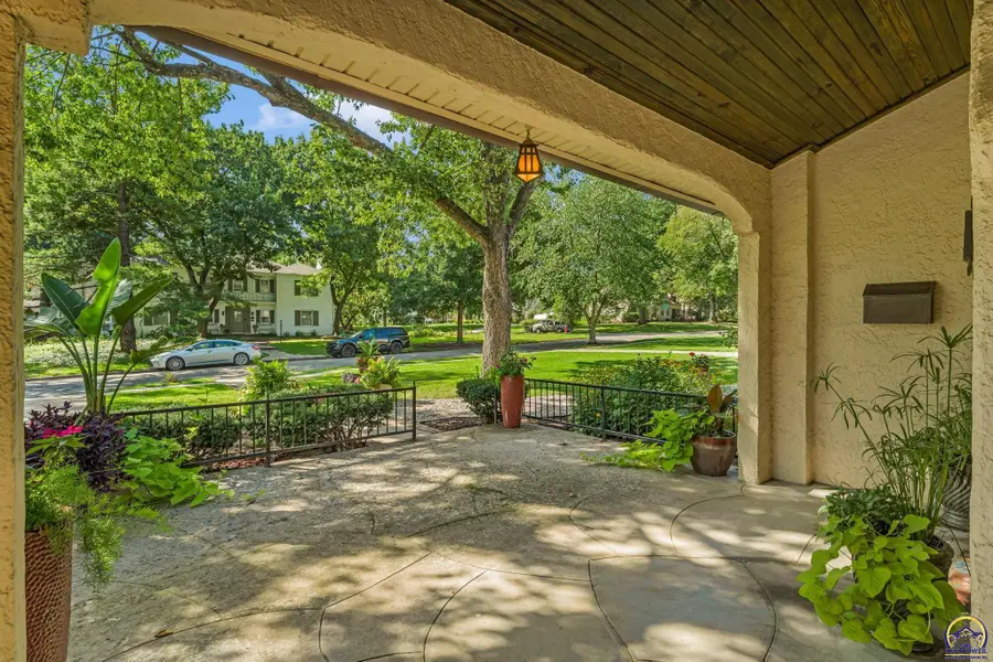 1321 SW Pembroke Ln, Topeka, KS 66604 - #3