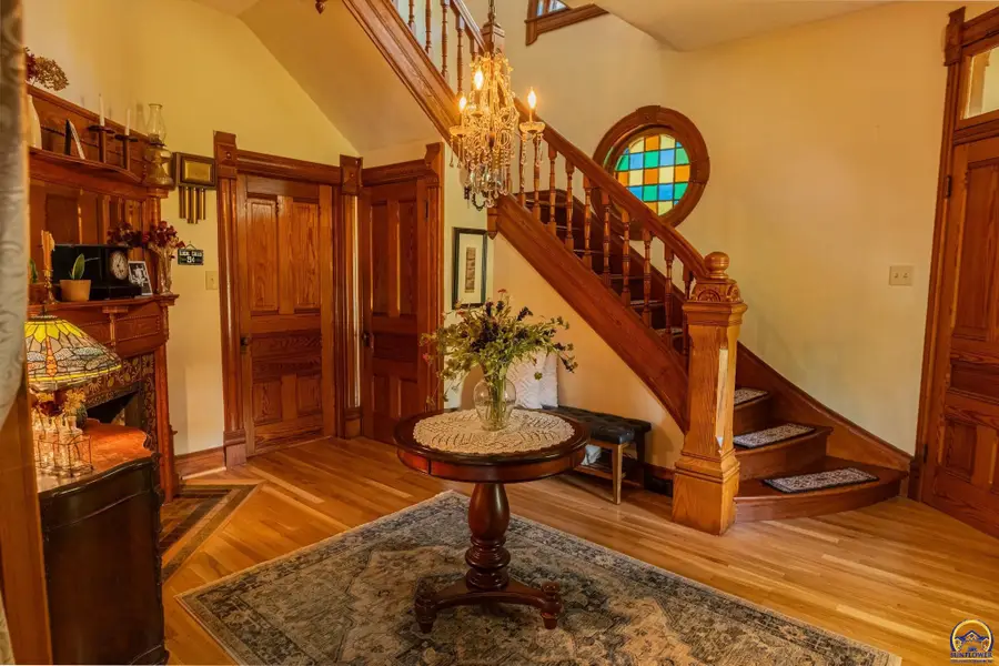 703 S 6th St, Osage City, KS 66523 - #2