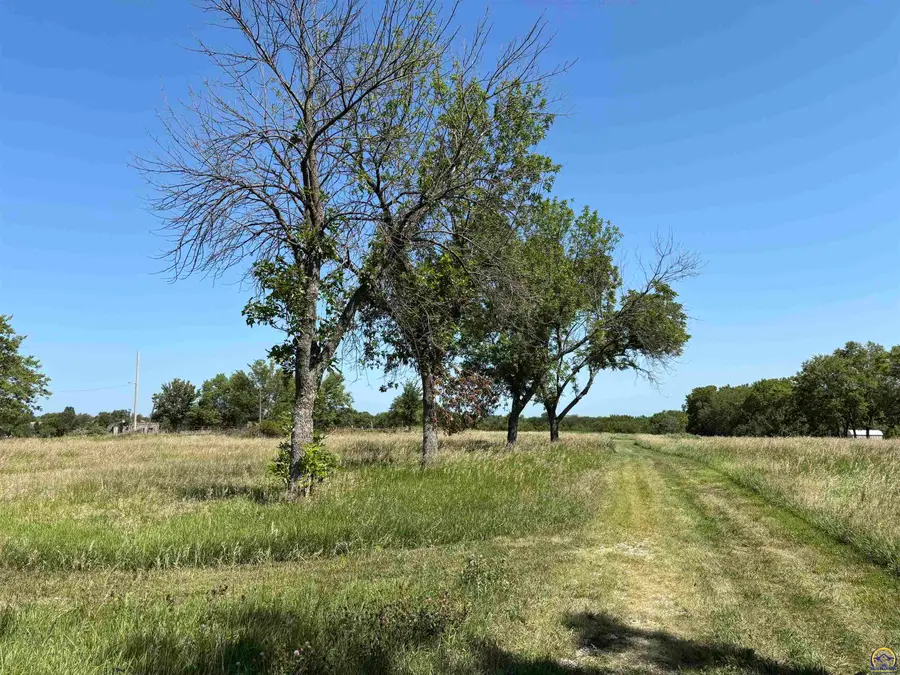 4936 SW 61st St, Topeka, KS 66619 - #2