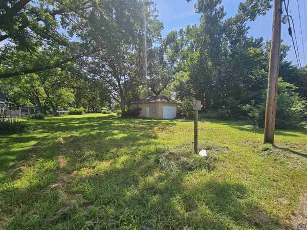 1223 NW Jackson St, Topeka, KS 66608