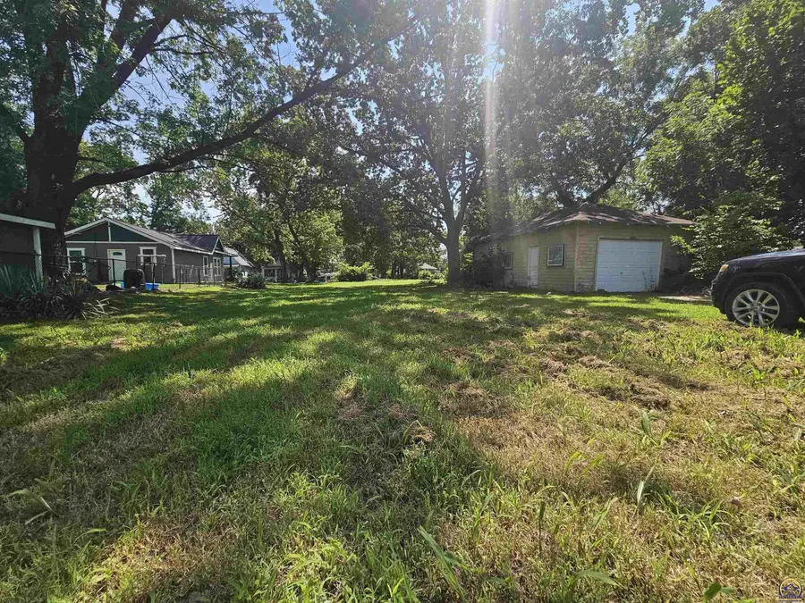 1223 NW Jackson St, Topeka, KS 66608 - #2
