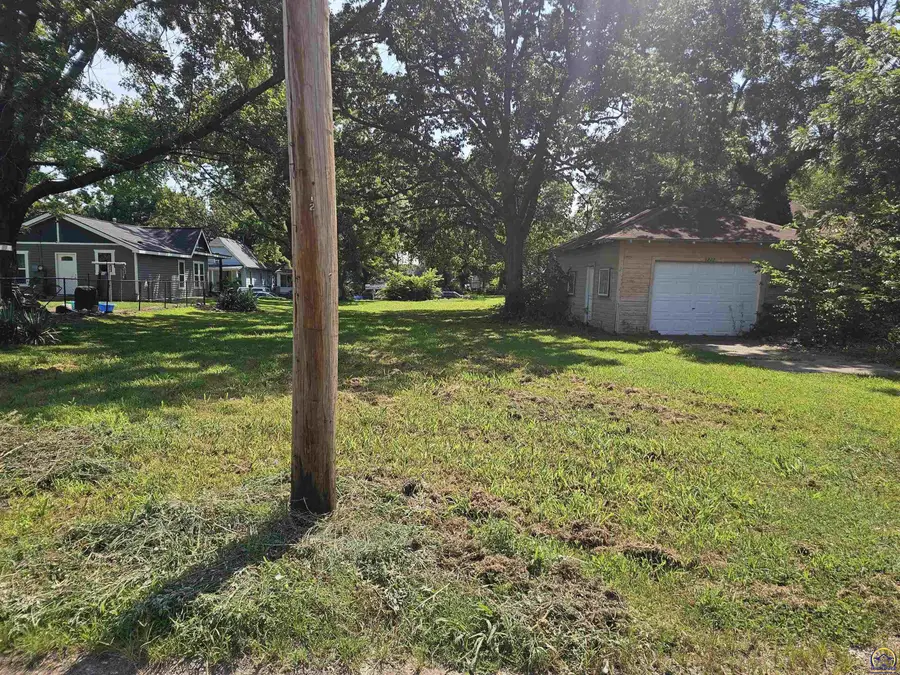 1223 NW Jackson St, Topeka, KS 66608 - #3