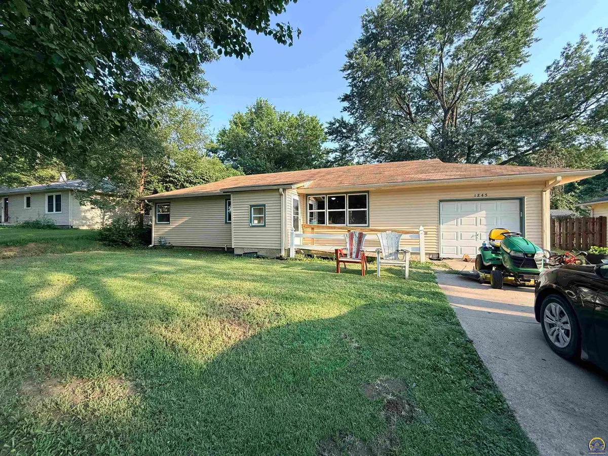 1245 NW Sunset Ln, Topeka, KS 66618 - #1