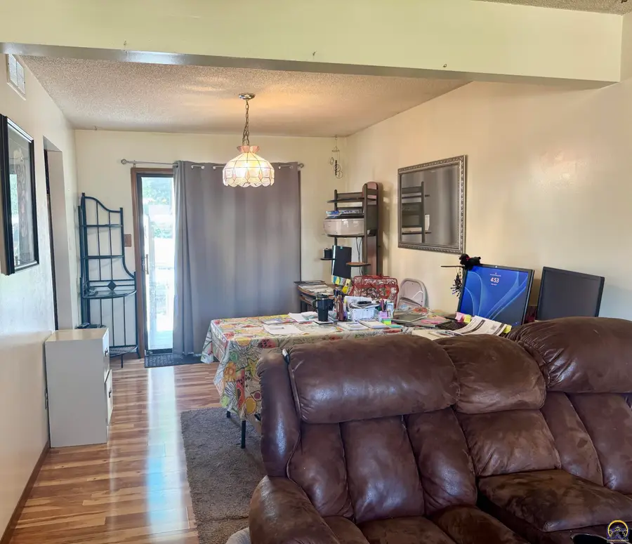 2134 SE 38th Cir, Topeka, KS 66609 - #3