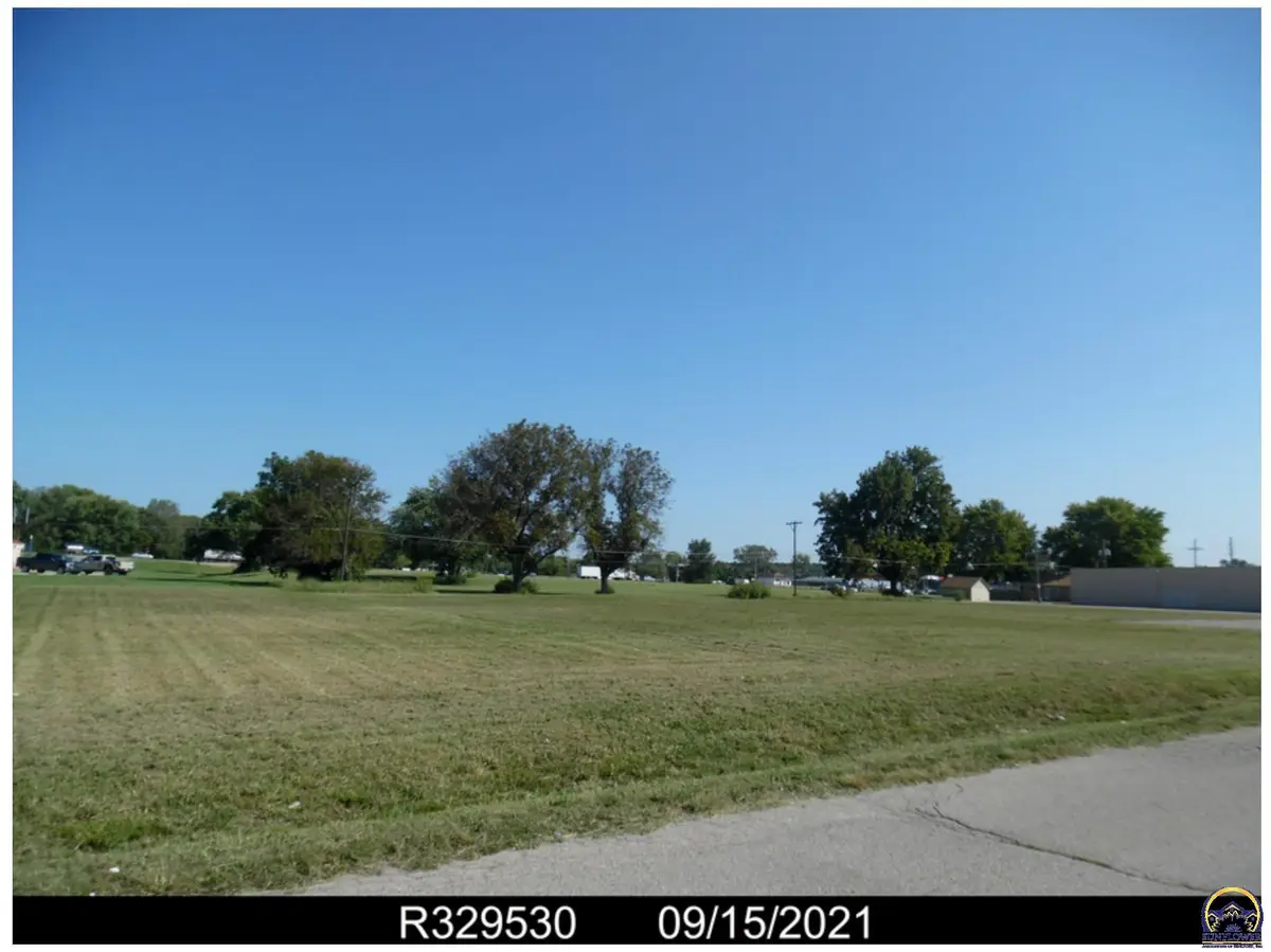 104 NW Elm Row Ave, Topeka, KS 66608 - #1