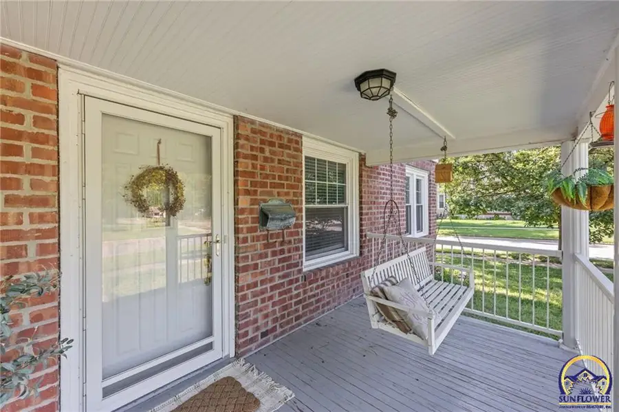 633 S Cedar St, Ottawa, KS 66067-2923 - #2